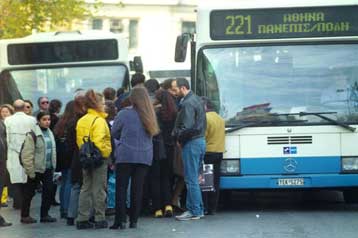 Στάσεις εργασίας έχουν εξαγγείλει για την Πέμπτη οι εργαζόμενοι στα αστικά λεωφορεία