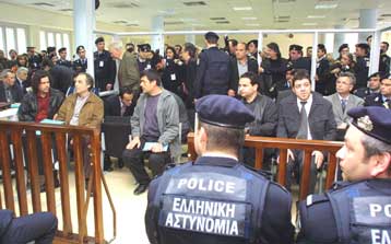 Ένταση μεταξύ υπεράσπισης και εισαγγελέα την Τετάρτη στη δίκη της 17Ν