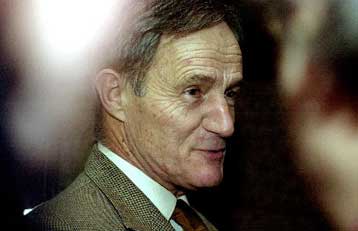 Προθεσμία έως τον Οκτώβριο έδωσε η Κομισιόν στη Γαλλία για τη μείωση των ελλειμμάτων