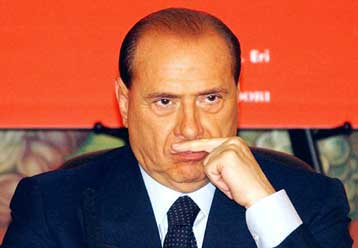 Την επαναφορά του θεσμού της βουλευτικής ασυλίας ζητά ο Μπερλουσκόνι