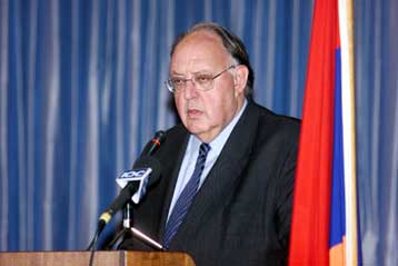 Οι πολιτικές εξελίξεις στο επίκεντρο συνάντησης βουλευτών του ΠΑΣΟΚ υπό τον Θ.Πάγκαλο