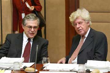 Αμετάβλητα διατήρησε τα επιτόκια η ΕΚΤ – «Χαλαρώνει» ο στόχος για τον πληθωρισμό