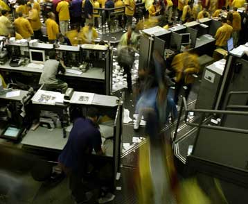 Υποχωρεί η Γουόλ Στριτ λίγο μετά το άνοιγμα της συνεδρίασης της Πέμπτης