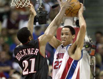 Το 2-0 έκανε το Ντιτρόιτ στα πλέι οφ του ΝΒΑ – Ισοπαλία για Ντάλας και Σακραμέντο