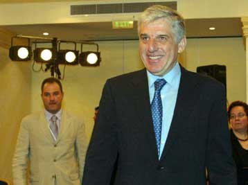 «Όχι» στη διαδοχολογία, λέει ο Γιάννος Παπαντωνίου από την Κέρκυρα