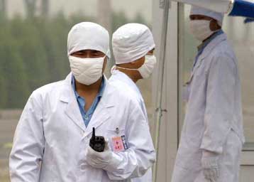 Ανεξέλεγκτη η εξάπλωση του SARS στην Κίνα με τα κρούσματα να πλησιάζουν τα 5.000