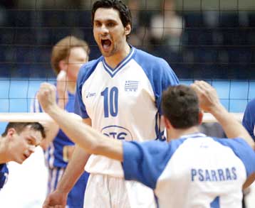 Με επίδειξη δύναμης και η τυπική πρόκριση στο Ευρωβόλεϊ 2003 για την εθνική