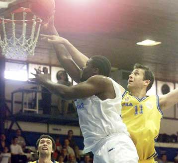 Πιο κοντά στην 4αδα το Μαρούσι με νίκη-«θρίλερ» 74-73 επί του Ολυμπιακού