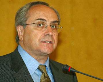 Επιφανειακές αλλαγές στο εκλογικό σύστημα θέλει το ΠΑΣΟΚ, εκτιμά ο Ν.Κωνσταντόπουλος