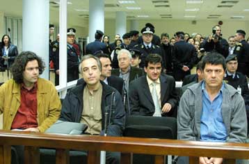 Με την εξέταση μαρτύρων για τη ληστεία στα ΕΛΤΑ Αιγάλεω συνεχίστηκε η δίκη της 17Ν
