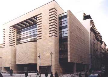 Μείωση των επιτοκίων στα στεγαστικά δάνεια από Εθνική και Τράπεζα Πειραιώς