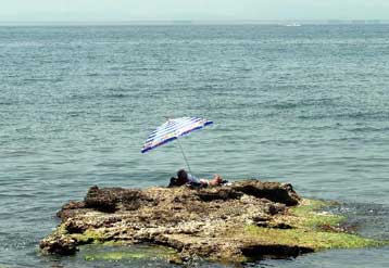 Απιαστο όνειρο οι φετινές καλοκαιρινές διακοπές για τέσσερις στους δέκα Έλληνες