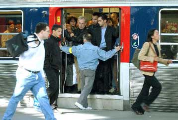 Υποχωρεί ο απεργιακός «πυρετός» στη Γαλλία για τις συντάξεις