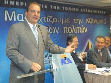 Πολιτική ακυβερνησία διαπιστώνει ο Κώστας Καραμανλής