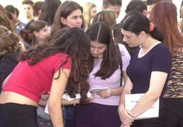 Έναρξη των πανελλαδικών εξετάσεων για 93.900 υποψηφίους την Τρίτη