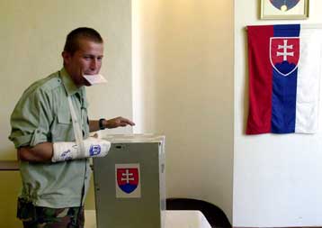 Δεύτερη ημέρα του δημοψηφίσματος στη Σλοβακία για την ένταξη της χώρας στην ΕΕ