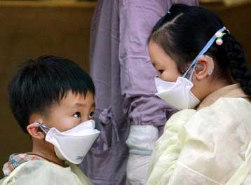 Σχετικώς ελεγχόμενη η επιδημία του SARS στην Κίνα – Δύο μόνο θάνατοι εντός 24ώρου