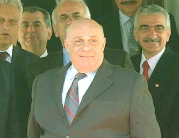 Την αναγνώριση «ταξιδιωτικών εγγράφων» του ψευδοκράτους ζητά από την Ελλάδα ο Ντενκτάς