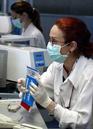 Με δρακόντεια μέτρα η Ελλάδα «θωρακίζεται» απέναντι στην απειλή του SARS