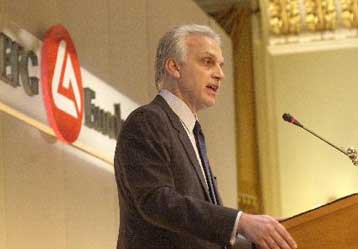 «Σοβαρή πρόκληση» για τις τράπεζες τα εταιρικά προβλήματα, δηλώνει ο Ν.Νανόπουλος