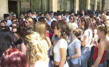 Εντείνεται η αγωνία για ντόμινο πτωχεύσεων στην αγορά