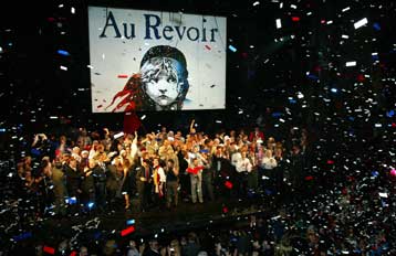 «Οι Αθλιοι» αποχαιρέτισαν το Μπρόντγουεϊ έπειτα από 16 χρόνια