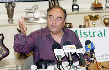 Ανακοίνωση-στήριξη του προέδρου του ΔΣ του Αρη Τσαρουχά σε Φοιρό και παίκτες