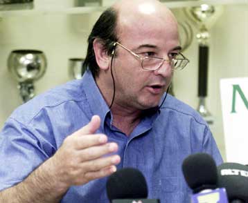 Εξοργισμένος ο Φοιρός δηλώνει έτοιμος να αποχωρήσει από τον πάγκο του Αρη