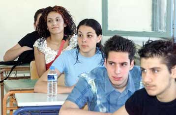 Χωρίς προβλήματα η δεύτερη ημέρα των πανελλαδικών εξετάσεων στα λύκεια
