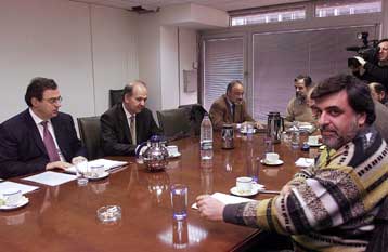 Αμεσα η αναδρομική καταβολή του οικογενειακού επιδόματος ζητά η ΝΔ