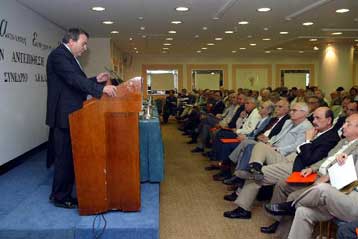 Μήνυμα Σημίτη στο συνέδριο της ΑΕΚΑ – Επιτροπή Κεντροαριστεράς προτείνει ο Ν.Μπίστης