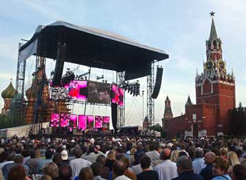 Την αποθέωση γνώρισε ο Πολ ΜακΚάρτνεϊ στην παρθενική του συναυλία στη Μόσχα