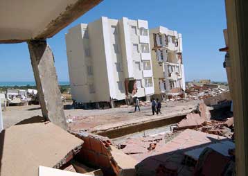 Σταματούν οι έρευνες των αλγερινών Αρχών για τον εντοπισμό επιζώντων στα ερείπια