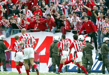 «Ερυθρόλευκη» 7ετία, ο Ολυμπιακός πρωταθλητής 2003