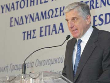 Κρίση εμπιστοσύνης σε ΠΑΣΟΚ και κυβέρνηση διαπιστώνει ο ΥΠΕΘΑ με αφορμή τα νέα γκάλοπ