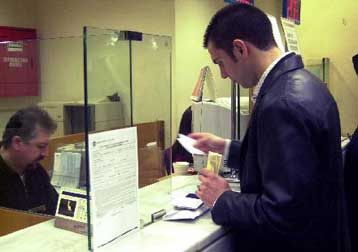 Επιβραδύνονται οι χορηγήσεις στεγαστικών δανείων – Σταθερότητα στα καταναλωτικά