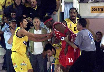 Σε απολογία ο «ερυθρόλευκος» ΝτεΜάρκο Τζόνσον