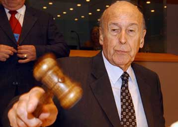 Εντείνεται η προσπάθεια συγκερασμού των διαφωνιών για το Σύνταγμα της Ευρώπης