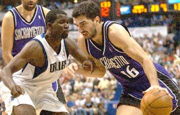 Σε 3-2 μείωσαν τη διαφορά οι Μάβερικς έναντι των Σπερς με νίκη 103-91