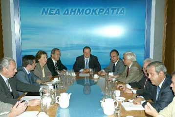 Να κατονομάσει τα συμφέροντα που απειλούν την κυβέρνηση ζητά η ΝΔ από τον Κ.Σημίτη