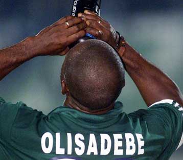 Συμφώνησε ο Βλάοβιτς, διαφώνησε ο Σαΐνιο – Αύξηση αποδοχών για Ολισαντέμπε