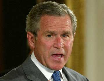 Υπεγράφη από τον Τζορτζ Ο.Μπους το σχέδιο νόμου για τη μείωση των φόρων στις ΗΠΑ