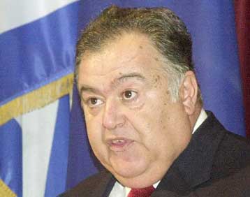 Αόριστες οι καταγγελίες Σημίτη για τα διαπλεκόμενα, λέει η Κεντρική Ένωση Επιμελητηρίων