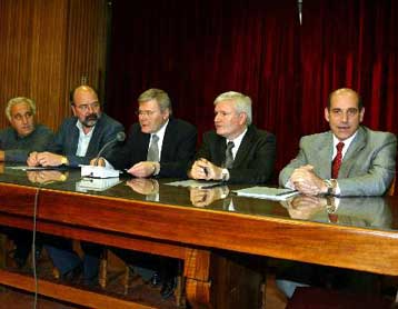 Συμφώνησαν κυβέρνηση, ΣΕΒ και ΓΣΕΕ για τα αντικαπνιστικά μέτρα στον ιδιωτικό τομέα