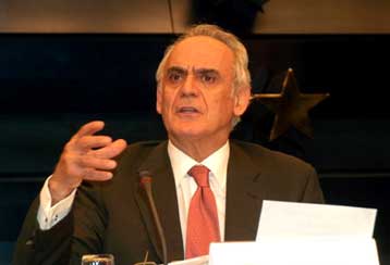 Το Δημόσιο διασφαλίζεται πλήρως από τη συμφωνία ΕΛΠΕ-Petrola, εκτιμά ο Τσοχατζόπουλος