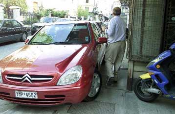 Καθημερινός εφιάλτης η αναζήτηση πάρκινγκ σε Κυψέλη, Αμπελόκηπους, Γκύζη και όχι μόνο
