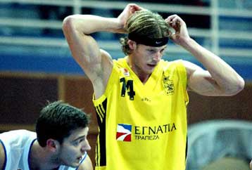 Τη φανέλα του Αρη θα φορά για τρία ακόμη χρόνια ο Ράιαν Στακ