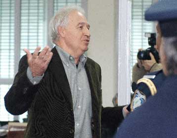 Η πλαστή άδεια οδήγησης του Γιωτόπουλου ανέβασε το «θερμόμετρο» στη δίκη της 17Ν