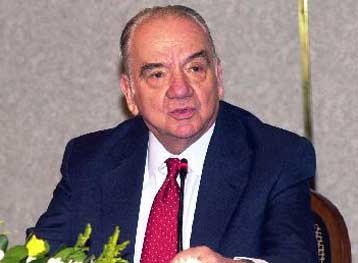 Διαψεύδει τις φήμες για πώληση του 10% της Εθνικής Τράπεζας ο Θεόδωρος Καρατζάς