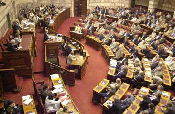 Ανέβασαν τους τόνους στις δευτερολογίες τους Σημίτης και Καραμανλής